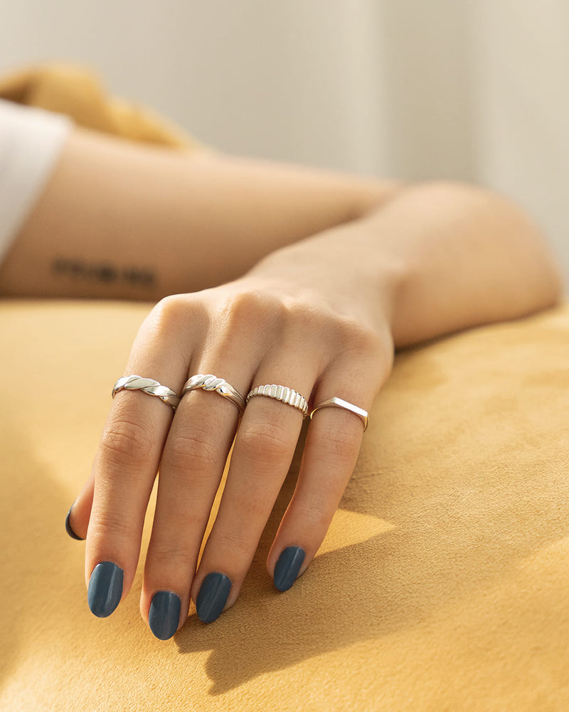 Ribba | Sterling Silver Crown Ribbed Ring